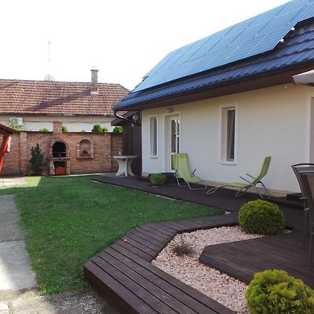 Rozalia Apartman Gyula Exterior photo