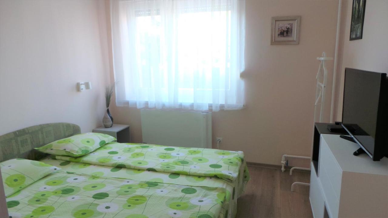 Rozalia Apartman Gyula Exterior photo