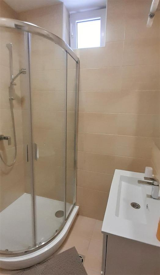 Rozalia Apartman Gyula Exterior photo