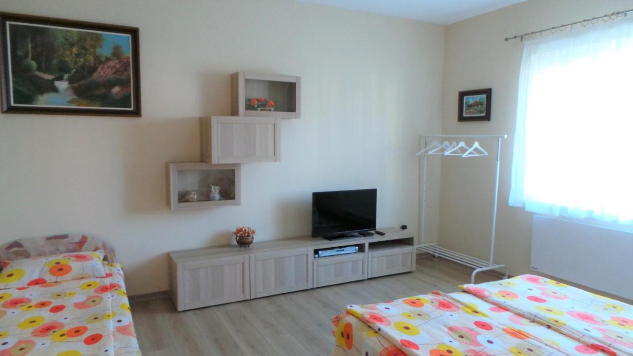 Rozalia Apartman Gyula Exterior photo