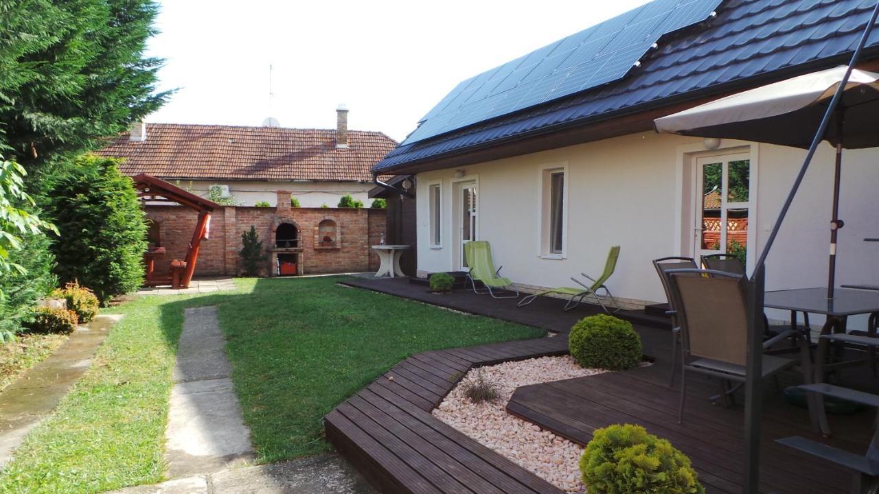 Rozalia Apartman Gyula Exterior photo